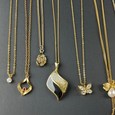 -135- COSTUME JEWELRY | 14 Pieces Of Miscellaneous Gold Tone Necklaces