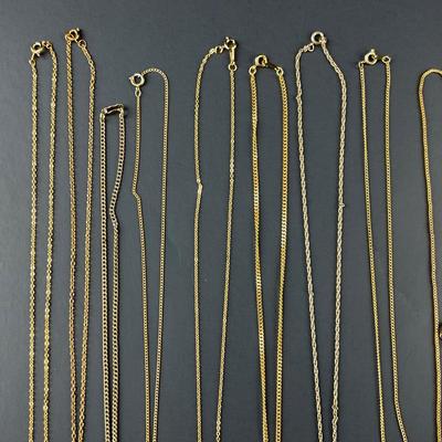 -135- COSTUME JEWELRY | 14 Pieces Of Miscellaneous Gold Tone Necklaces