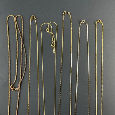 -135- COSTUME JEWELRY | 14 Pieces Of Miscellaneous Gold Tone Necklaces