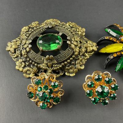 -137- BROOCH | Miscellaneous Green Colored Pins