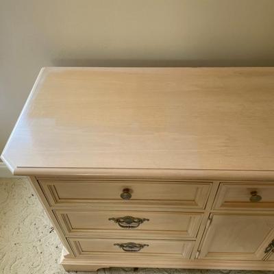 LEXINGTON Blonde 8 Drawer Long Dresser with Mirror