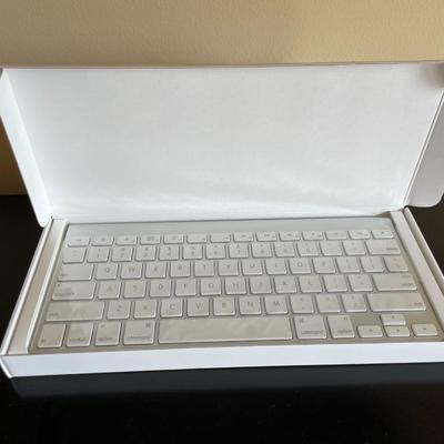 Apple A1314 Wireless Bluetooth keyboard