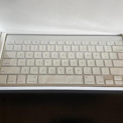 Apple A1314 Wireless Bluetooth keyboard