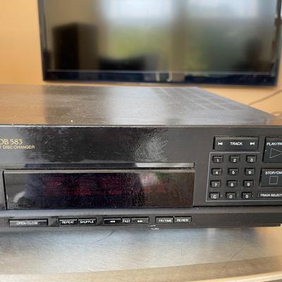 Magnavox CDB 583 Vintage Compact 6 disc CD Player Dual 16BIt Digital Converter.