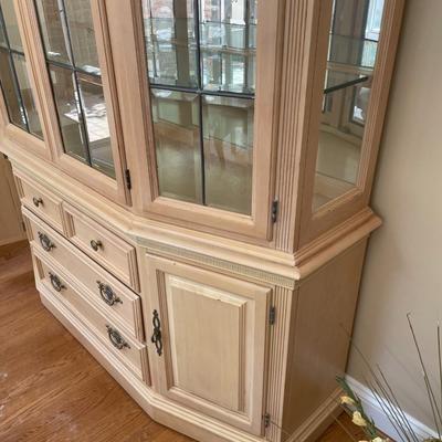 Lexington Furniture Buffet/ Hutch