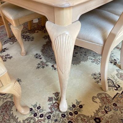 Lexington Dinning Room Set With Leaves and 8 Chairs