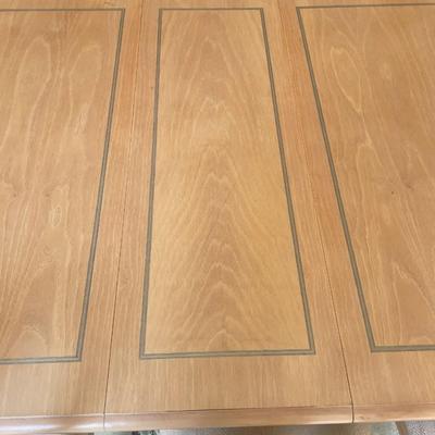 Lexington Dinning Room Set With Leaves and 8 Chairs