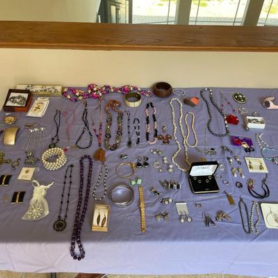 Lot Assorted Jewelry