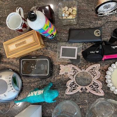 A lot of miscellaneous household items
