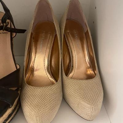 Lot of women's shoes