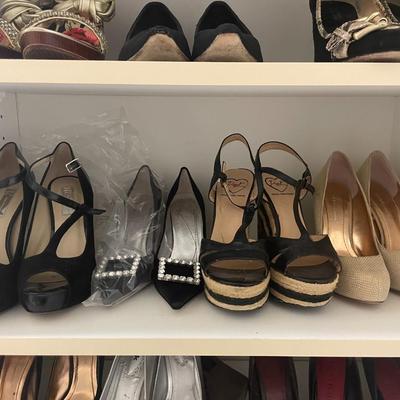 Lot of women's shoes