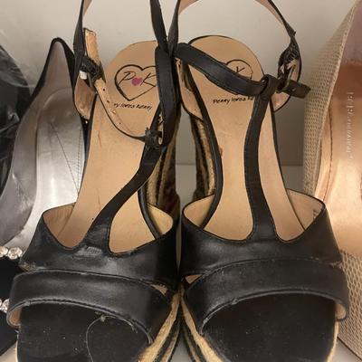 Lot of women's shoes