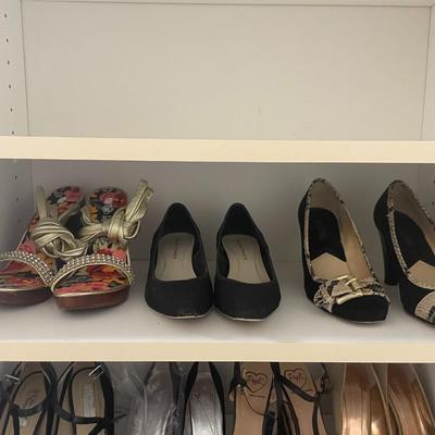 Lot of women's shoes