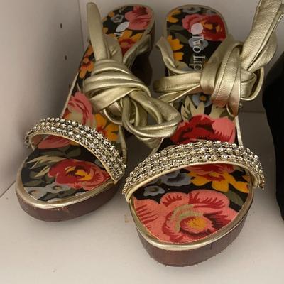 Lot of women's shoes