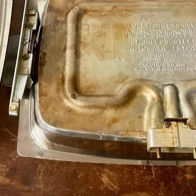 Covered vintage electric skillet