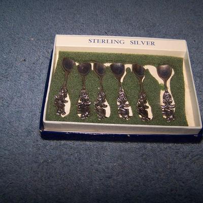 LOT 1 WONDERFUL VINTAGE STERLING SALT SPOONS in BOX
