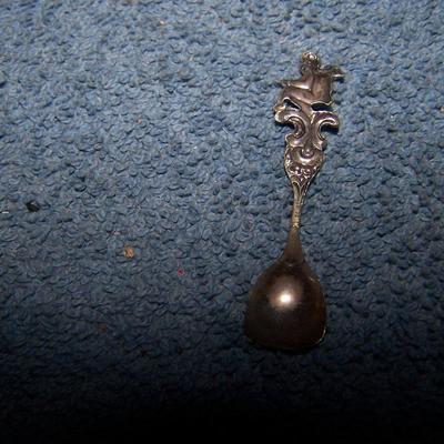 LOT 1 WONDERFUL VINTAGE STERLING SALT SPOONS in BOX