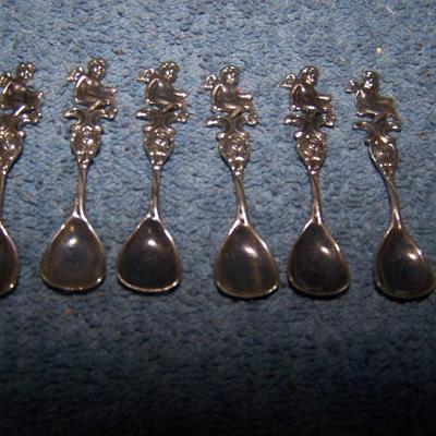 LOT 1 WONDERFUL VINTAGE STERLING SALT SPOONS in BOX
