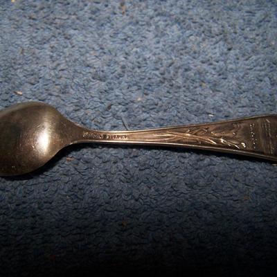 LOT 4 VINTAGE SOUVENIR STERLING SPOONS SD/MO/NY/CANADA