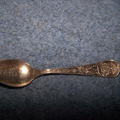 LOT 4 VINTAGE SOUVENIR STERLING SPOONS SD/MO/NY/CANADA