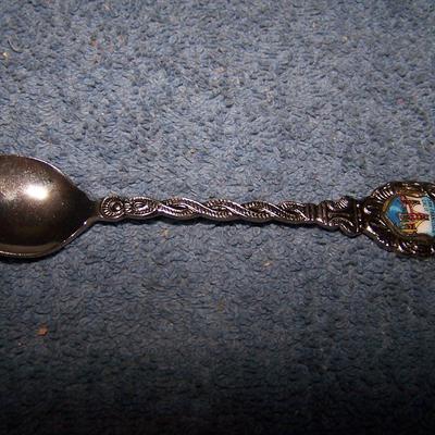 LOT 8 VINTAGE SOUVENIR SPOONS