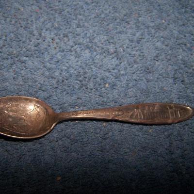 LOT 8 VINTAGE SOUVENIR SPOONS