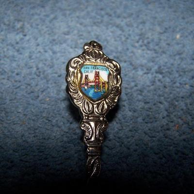 LOT 8 VINTAGE SOUVENIR SPOONS