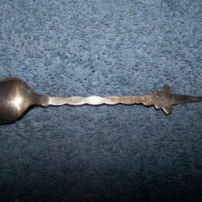 LOT 8 VINTAGE SOUVENIR SPOONS