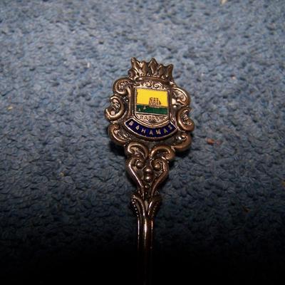 LOT 9 GREAT VINTAGE INTERNATIONAL SOUVENIR SPOONS