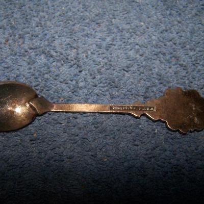 LOT 9 GREAT VINTAGE INTERNATIONAL SOUVENIR SPOONS