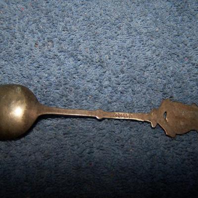 LOT 9 GREAT VINTAGE INTERNATIONAL SOUVENIR SPOONS