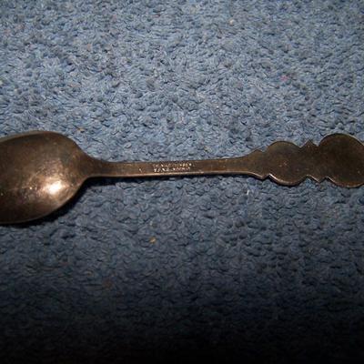 LOT 9 GREAT VINTAGE INTERNATIONAL SOUVENIR SPOONS