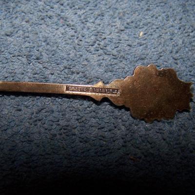 LOT 9 GREAT VINTAGE INTERNATIONAL SOUVENIR SPOONS