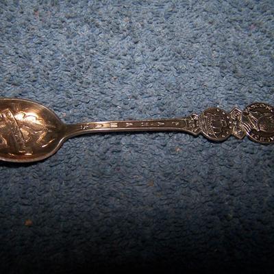 LOT 9 GREAT VINTAGE INTERNATIONAL SOUVENIR SPOONS