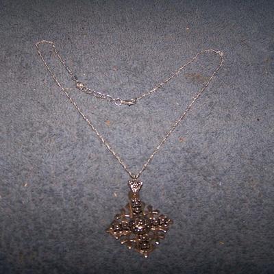 LOT 14 GORGEOUS STERLING JERUSALEM CROSS NECKLACE
