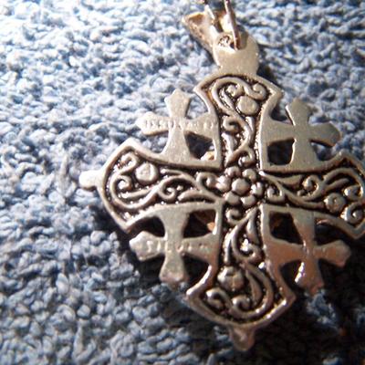 LOT 14 GORGEOUS STERLING JERUSALEM CROSS NECKLACE