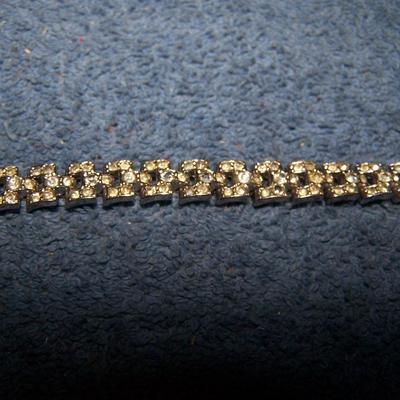 LOT 16 LOVELY VINTAGE JEWELRY RHINESTONES