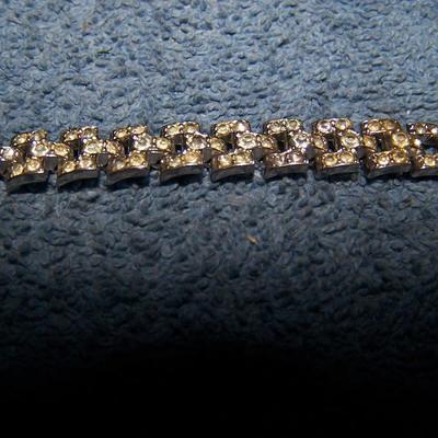 LOT 16 LOVELY VINTAGE JEWELRY RHINESTONES