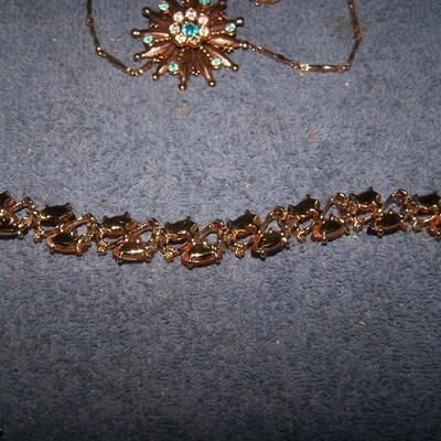 LOT 17 VINTAGE RHINESTONE JEWELRY