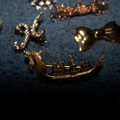 LOT 18 GREAT VINTAGE JEWELRY