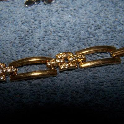 LOT 19 WONDERFUL CONTEMPORARY JEWELRY