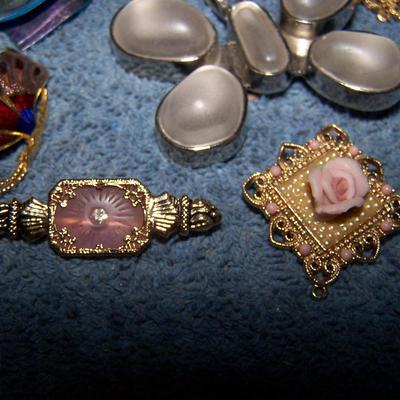 LOT 19 WONDERFUL CONTEMPORARY JEWELRY