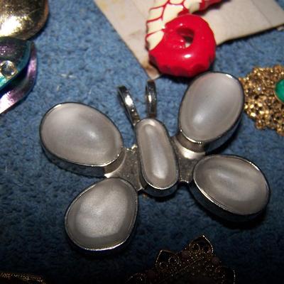 LOT 19 WONDERFUL CONTEMPORARY JEWELRY