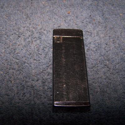 LOT 24 GREAT VINTAGE SMOKING ITEMS--CIGAR CUTTER/LIGHTERS