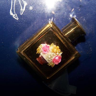 LOT 25 LOVELY VINTAGE MINI PERFUME BOTTLES on ORIGINAL CARDS