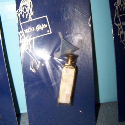 LOT 25 LOVELY VINTAGE MINI PERFUME BOTTLES on ORIGINAL CARDS