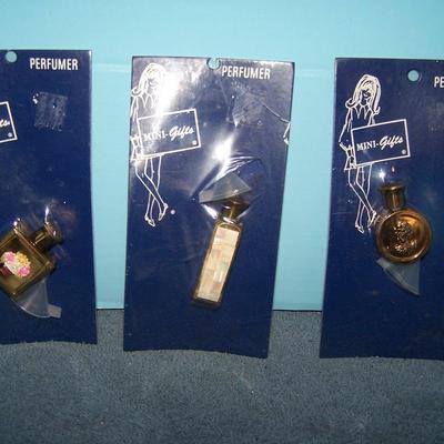 LOT 25 LOVELY VINTAGE MINI PERFUME BOTTLES on ORIGINAL CARDS