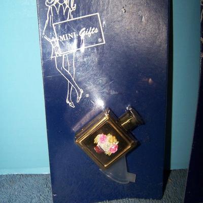 LOT 25 LOVELY VINTAGE MINI PERFUME BOTTLES on ORIGINAL CARDS