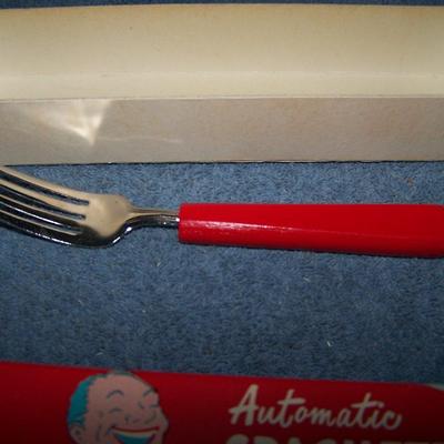 LOT 28 FUN VINTAGE GAG & NOVELTY ITEMS