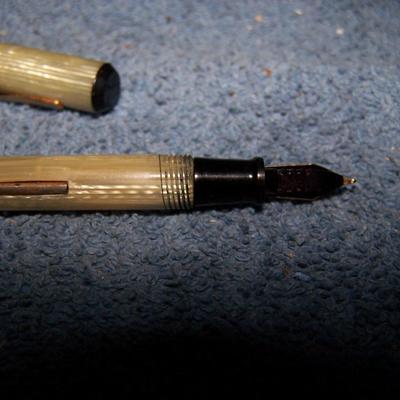 LOT 33 VINTAGE UNIQUE PEN/PENCIL